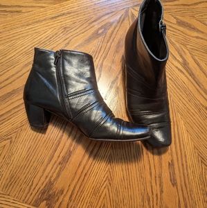 Paul Green Black Leather booties